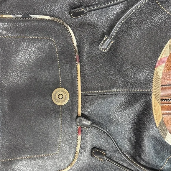 Burberry Brook Black Pebbled Leather Shoulder Bag Nova Check Trim - Picture 12 of 12